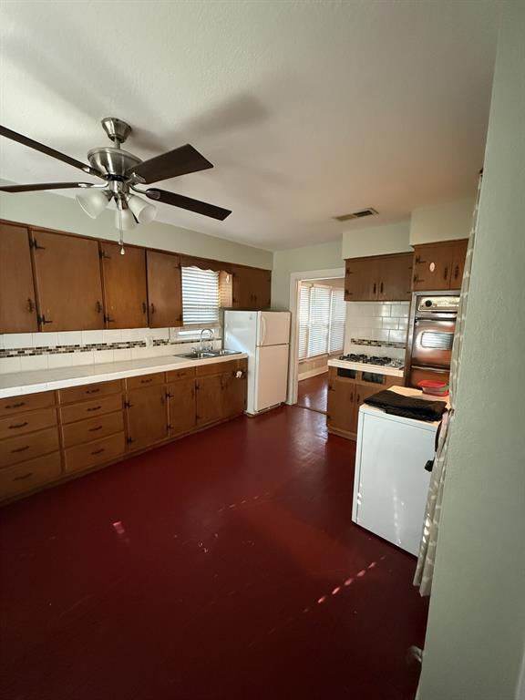 1108 S Travis Street Property Photo 6