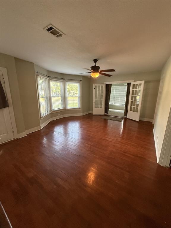 1108 S Travis Street Property Photo 8