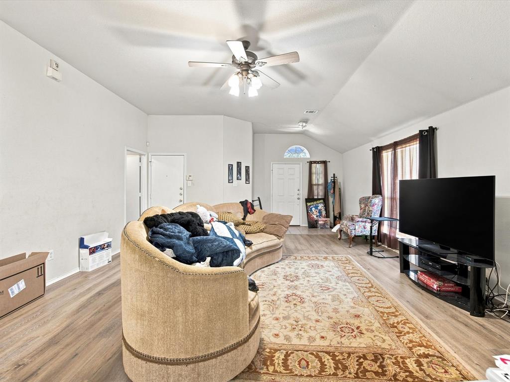 1011 Cruise Street Property Photo 11