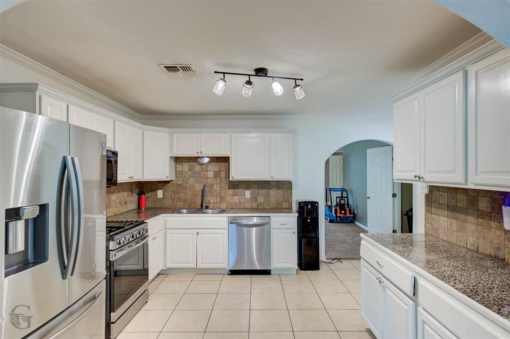 2612 Douglas Drive Property Photo 9