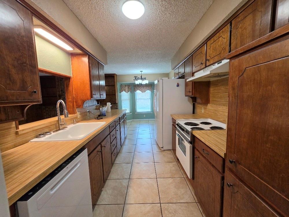 2024 Pebblecreek Drive Property Photo 6