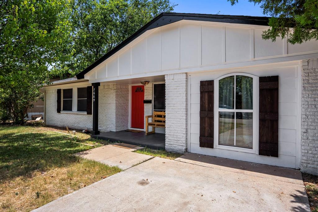 7669 Woodshire Drive Property Photo 3