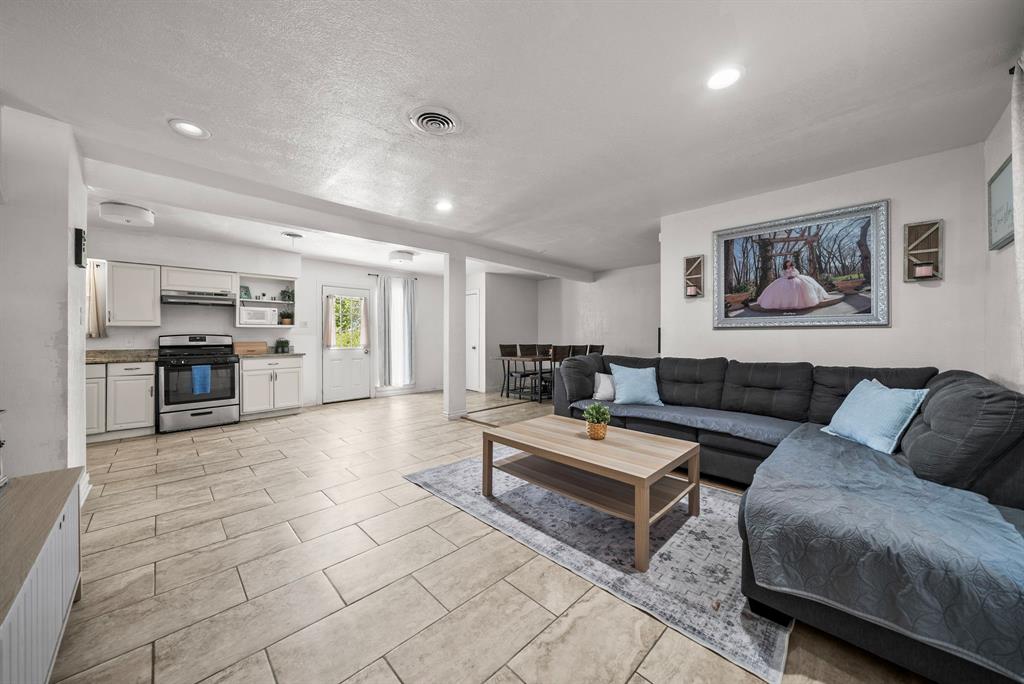 7669 Woodshire Drive Property Photo 4