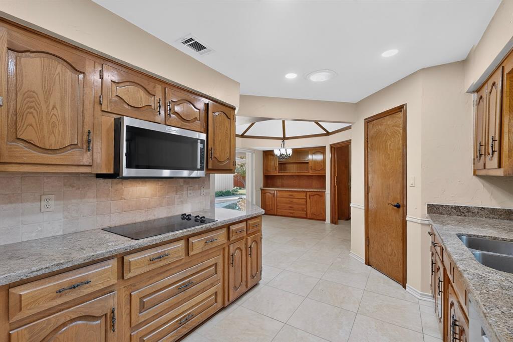 2612 Mollimar Drive Property Photo 10
