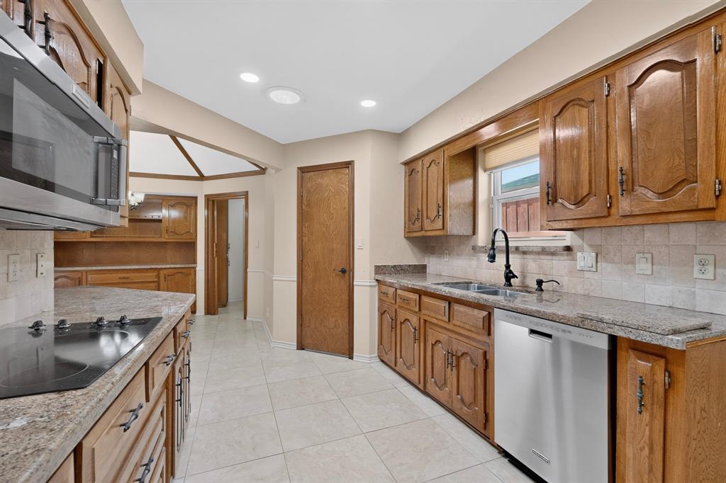 2612 Mollimar Drive Property Photo 12