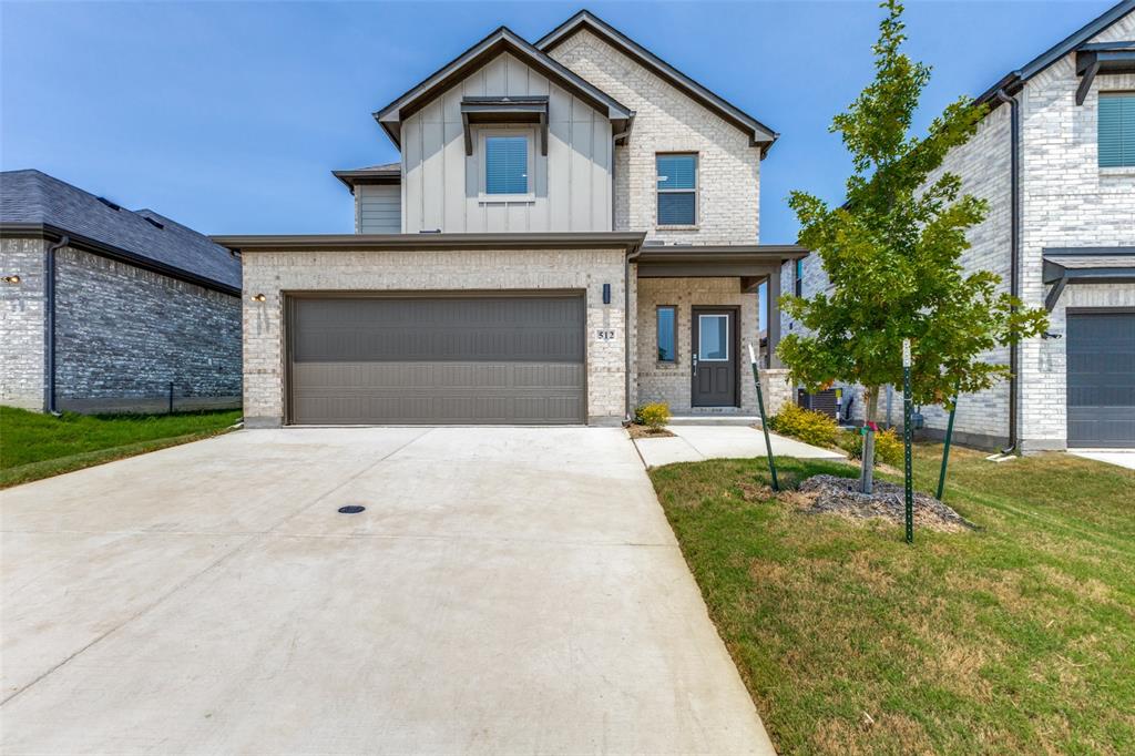 512 Green Grass Property Photo 1