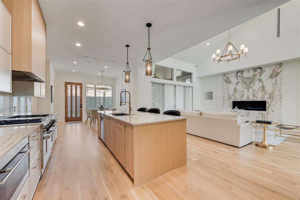 6411 Royal Lane Property Photo 4