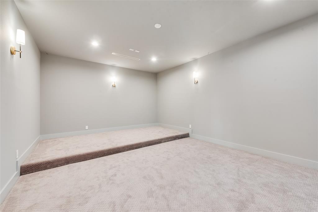 6411 Royal Lane Property Photo 28