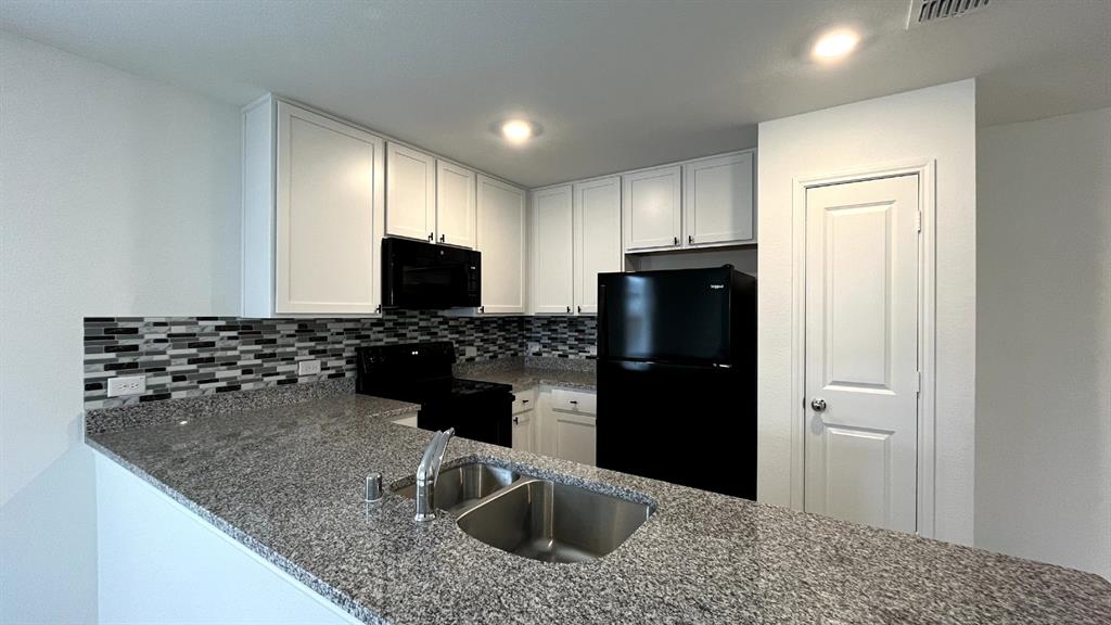 303 Ashbrook Way Property Photo 5