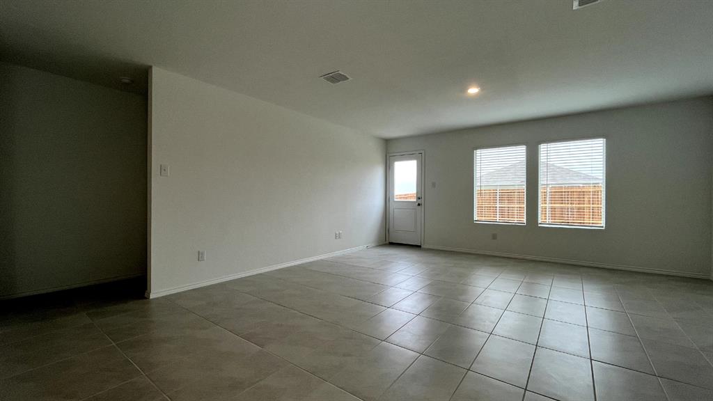 303 Ashbrook Way Property Photo 8