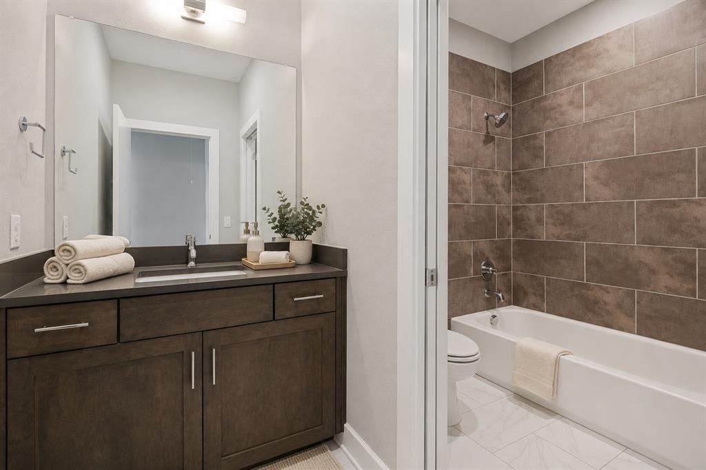 629 Bishop Heights Lane Property Photo 16