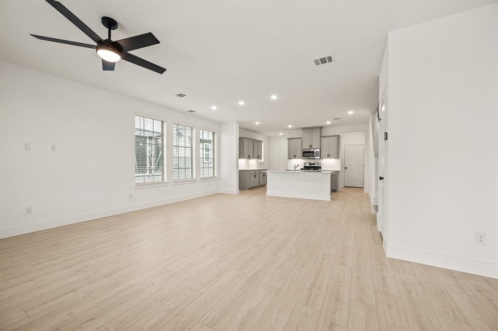 9501 Dahlia Boulevard Property Photo 7