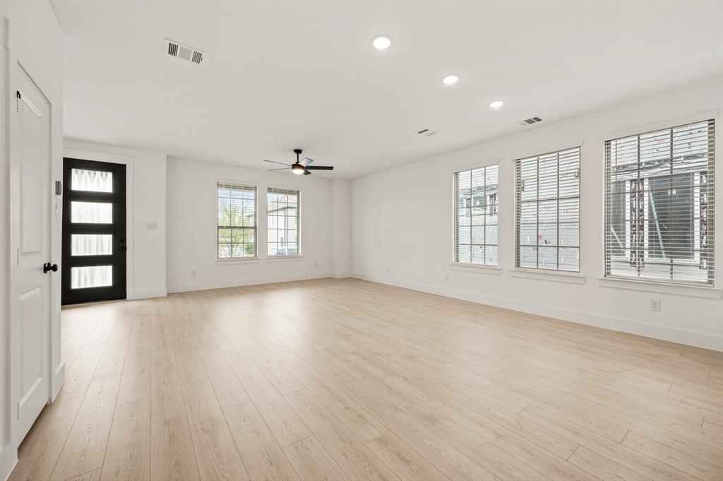 9501 Dahlia Boulevard Property Photo 8