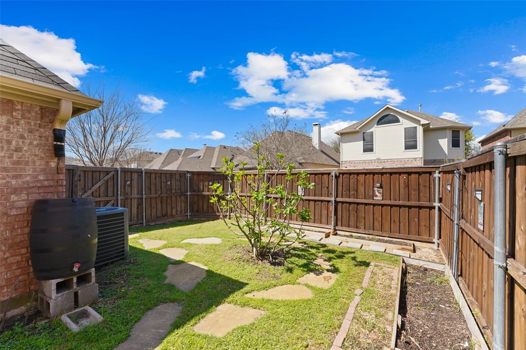 8609 Old Oak Drive Property Photo 16