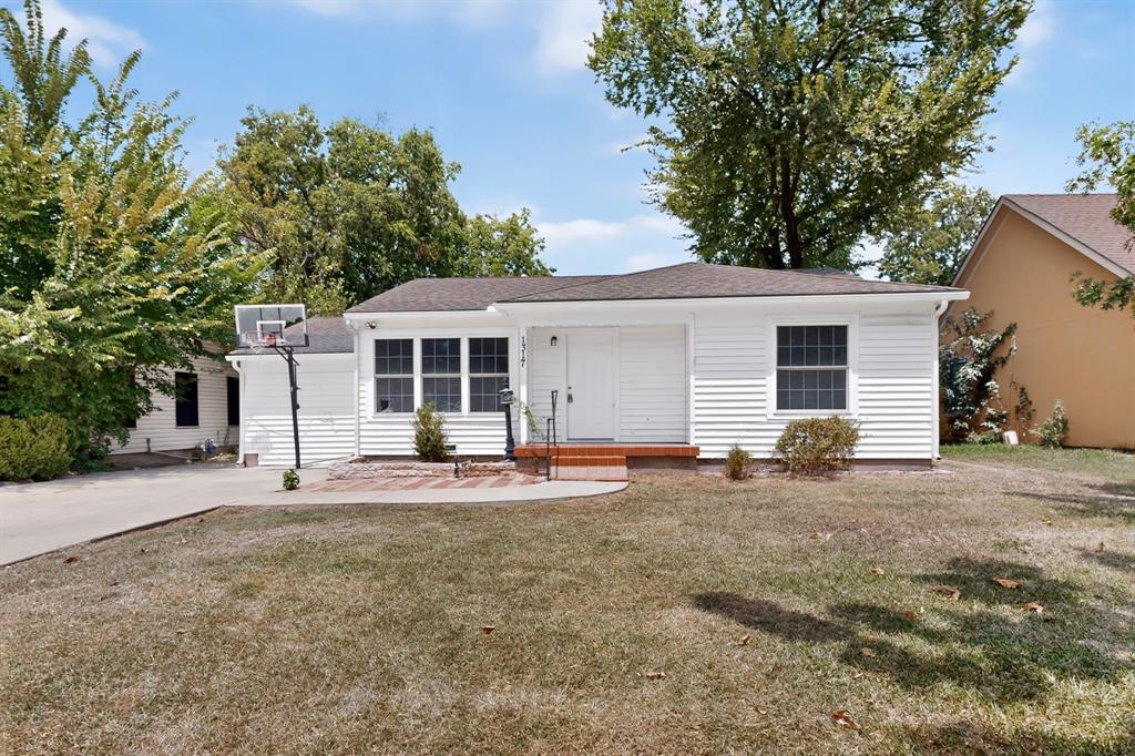 1317 Lakeside Drive Property Photo 1