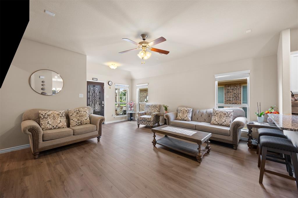 912 Gray Fox Drive Property Photo 8