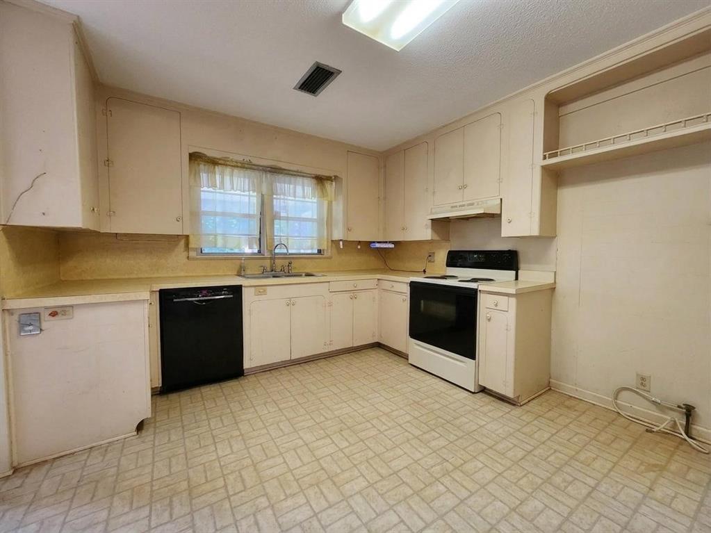 1894 Shady Lane Property Photo 6