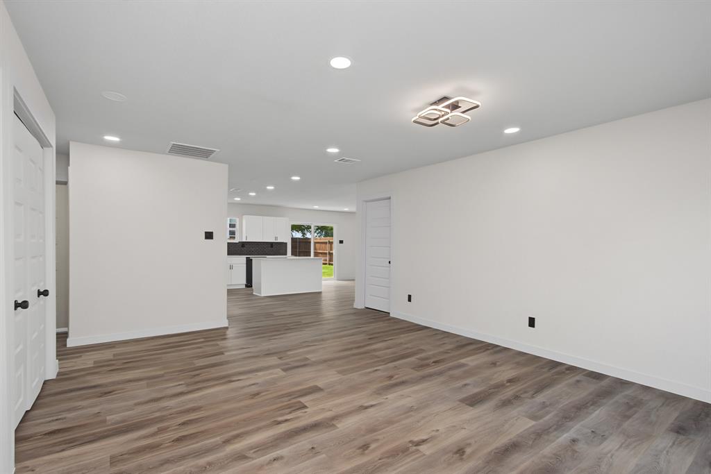 1101 Fouts Drive Property Photo 9