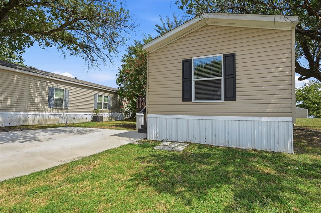 22 1601 E Fm 1417 Property Photo 2