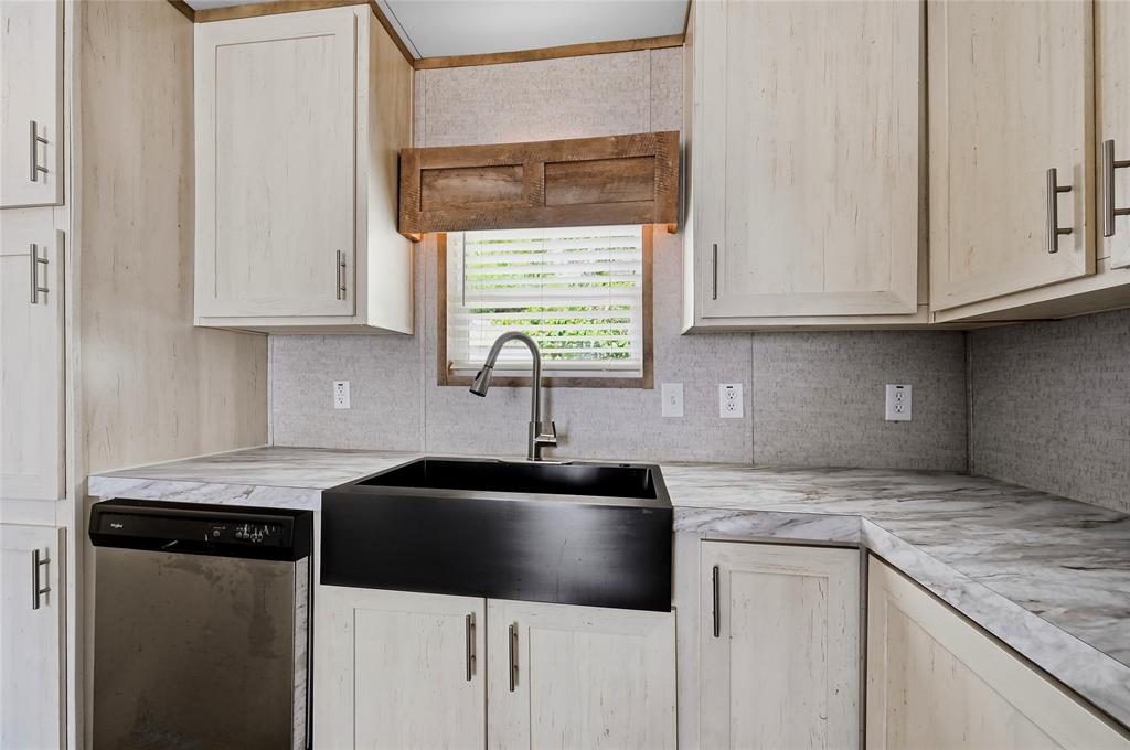 22 1601 E Fm 1417 Property Photo 13