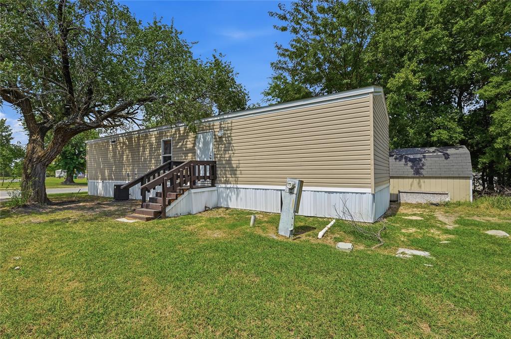 22 1601 E Fm 1417 Property Photo 24