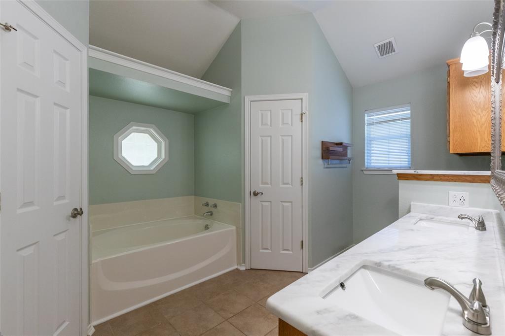 16 High Life Circle Property Photo 18