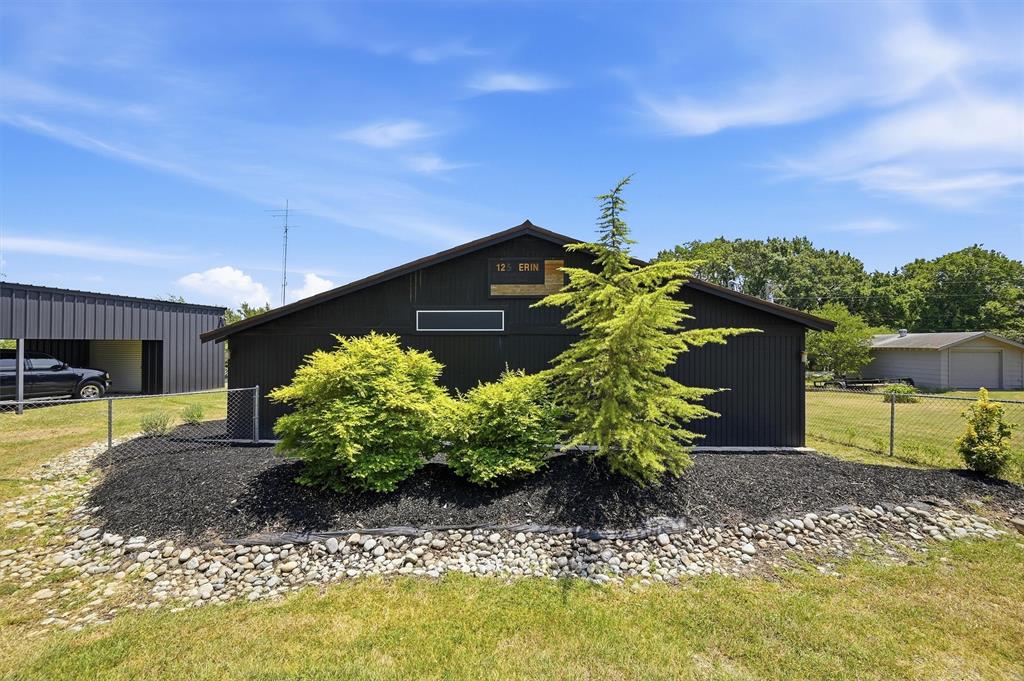 125 Erin Drive Property Photo 12
