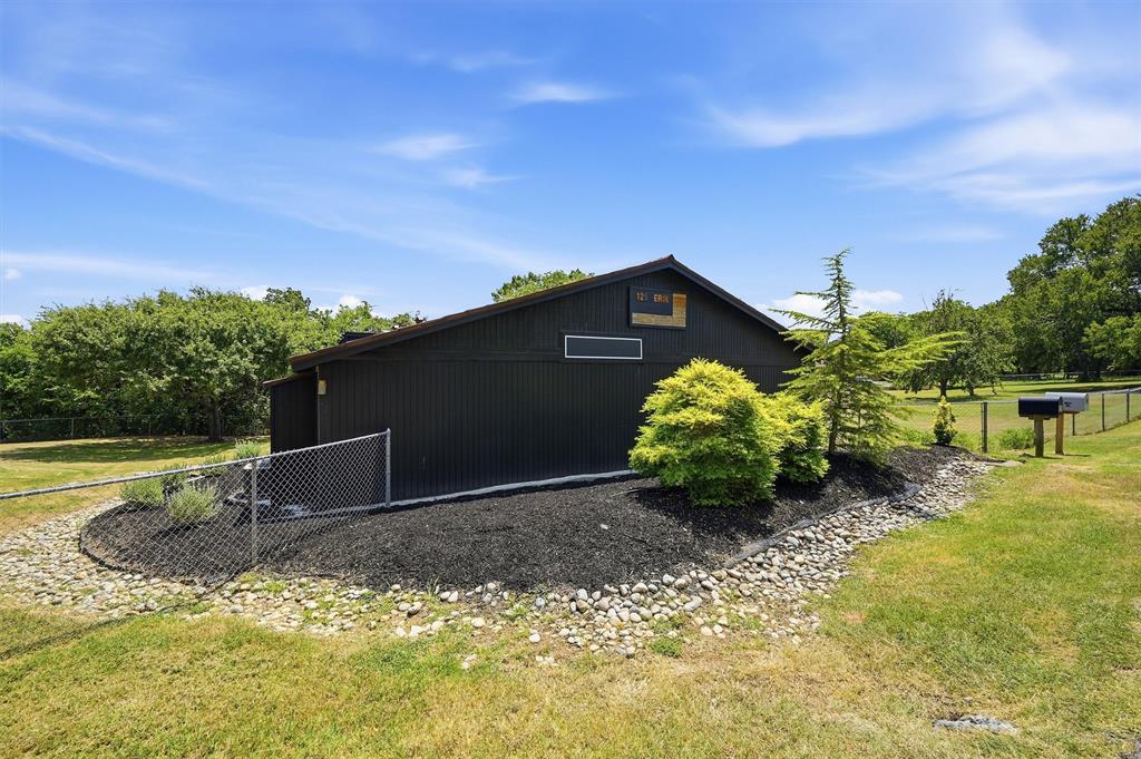 125 Erin Drive Property Photo 14