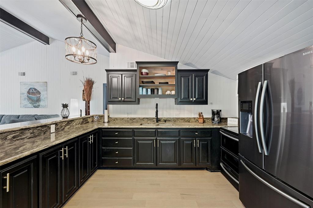 125 Erin Drive Property Photo 18