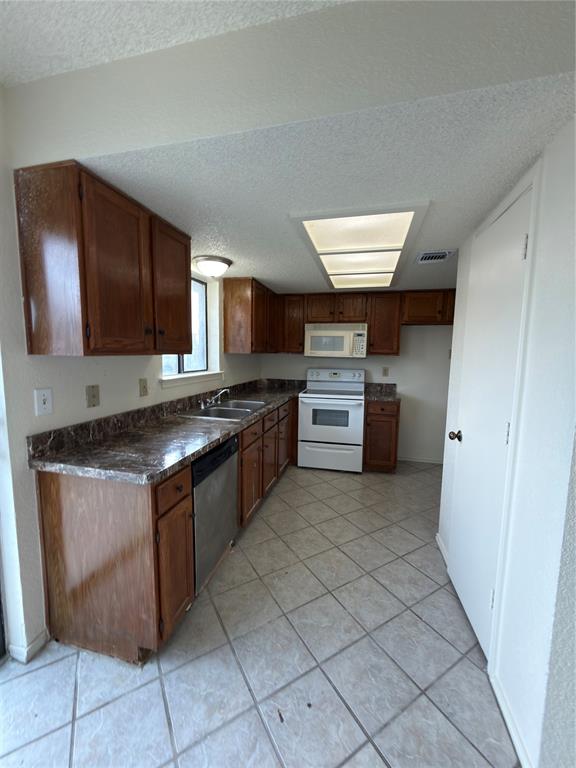 2701 Stanford Street A Property Photo 3