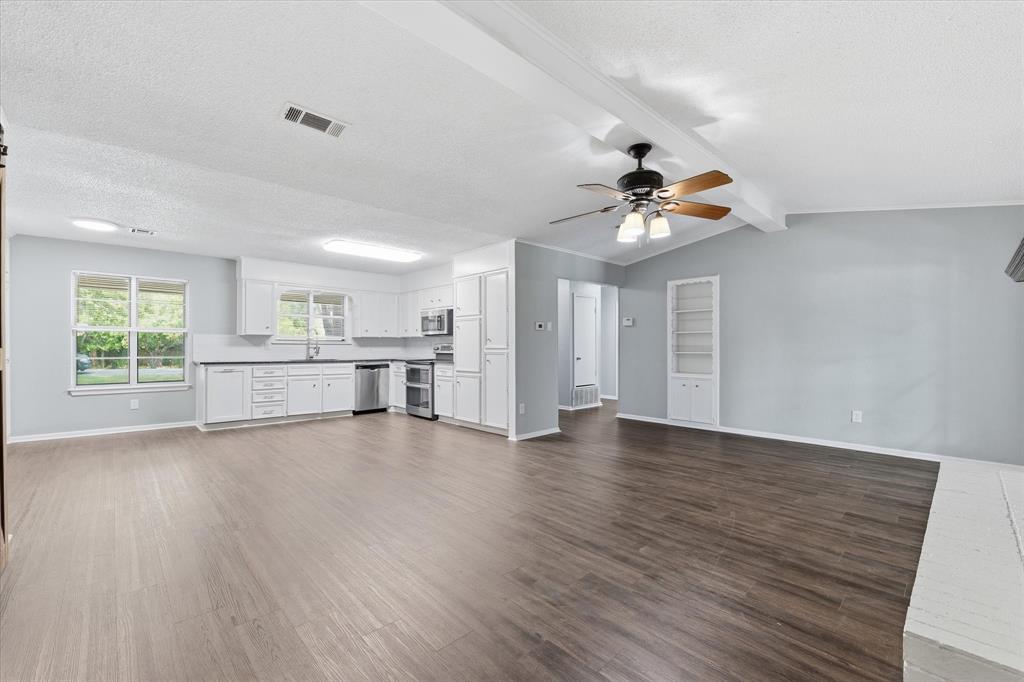 140 Towne West Drive Property Photo 6