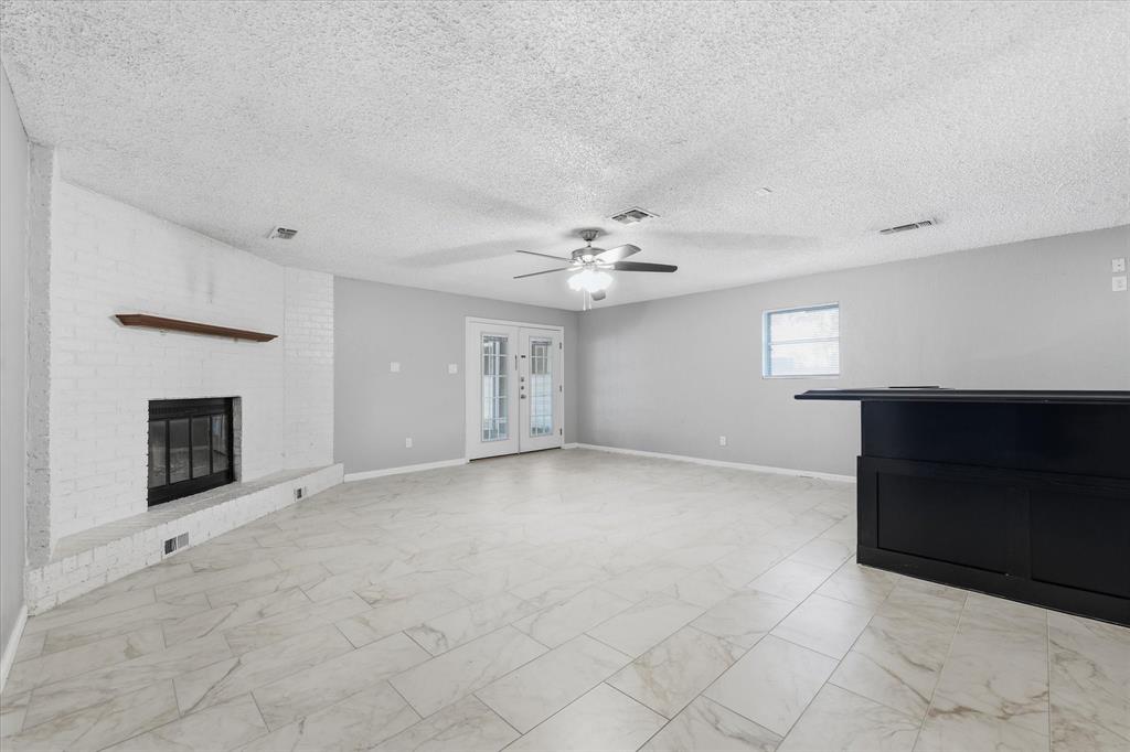 140 Towne West Drive Property Photo 11