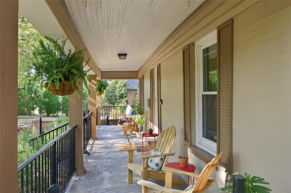 1732 S Edgefield Avenue Property Photo 1