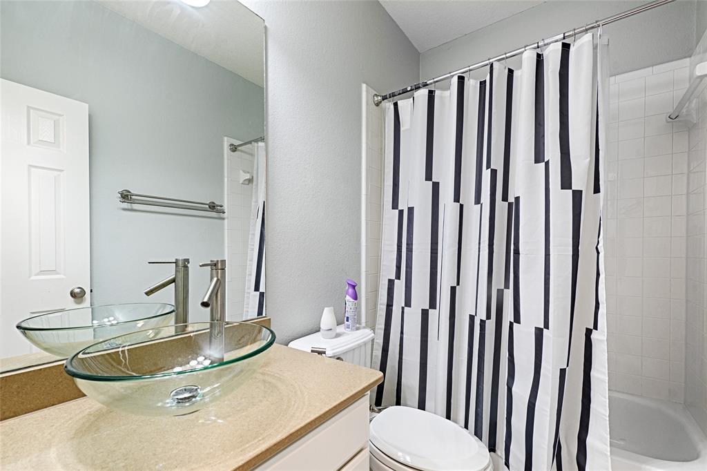 9718 Wolf Creek Drive Property Photo 6