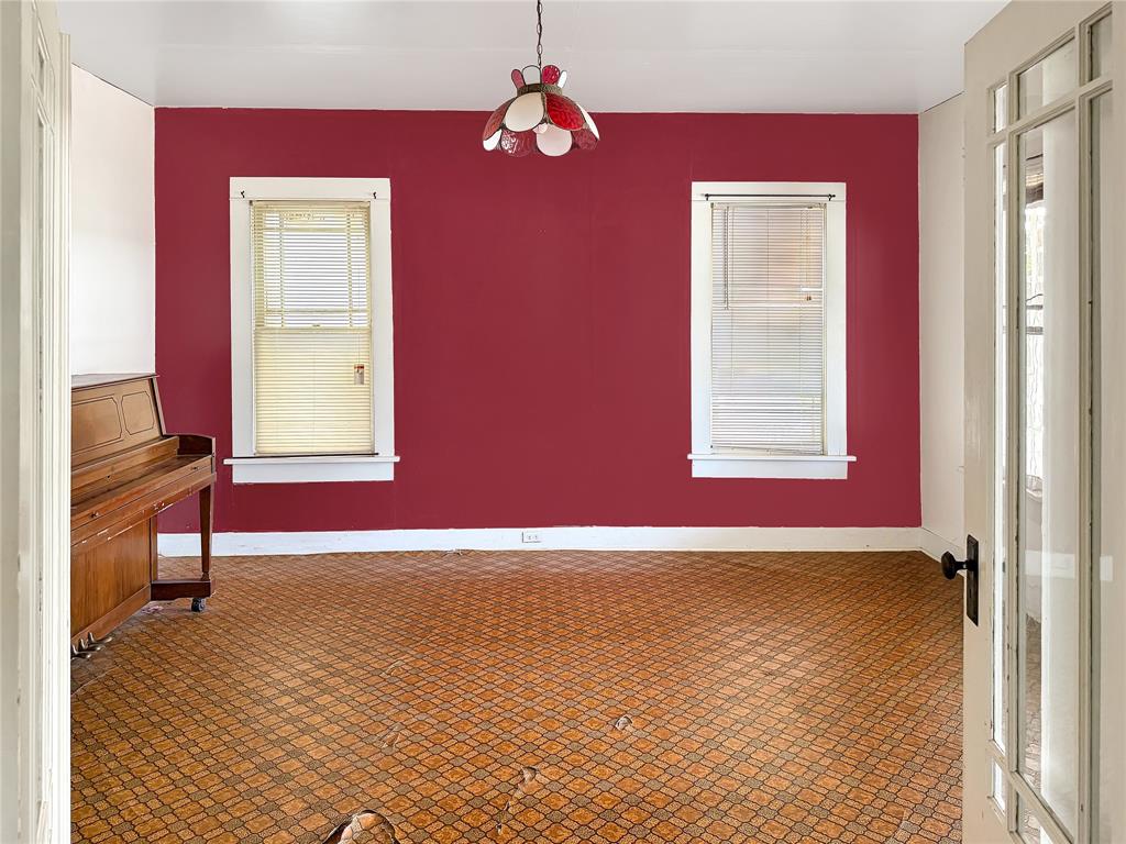 1012 W 12th Street Property Photo 7