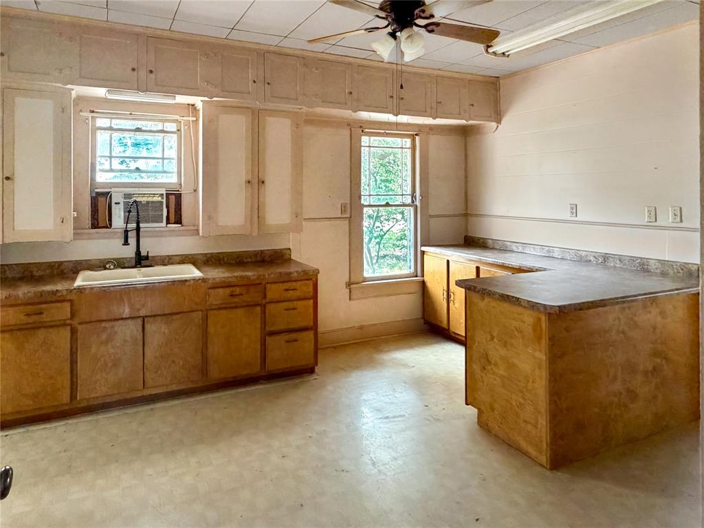 1012 W 12th Street Property Photo 10