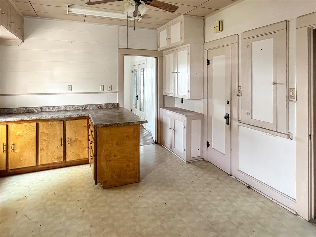 1012 W 12th Street Property Photo 13