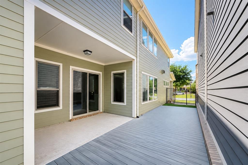 1053 Emil Place Property Photo 16