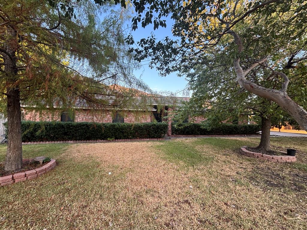 1107 W Sharpshire Drive Property Photo 2