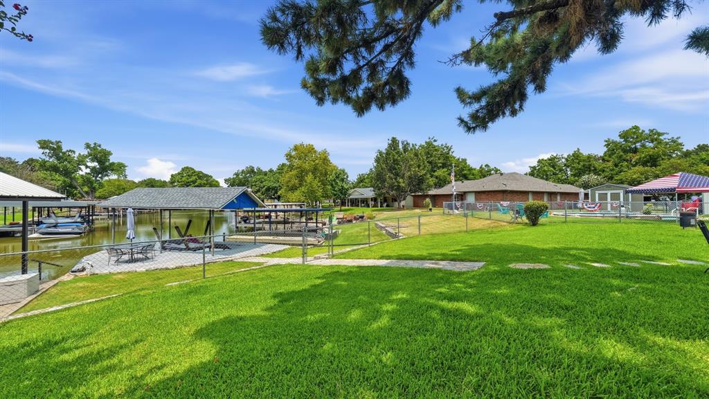 3904 Winding Way Property Photo 4