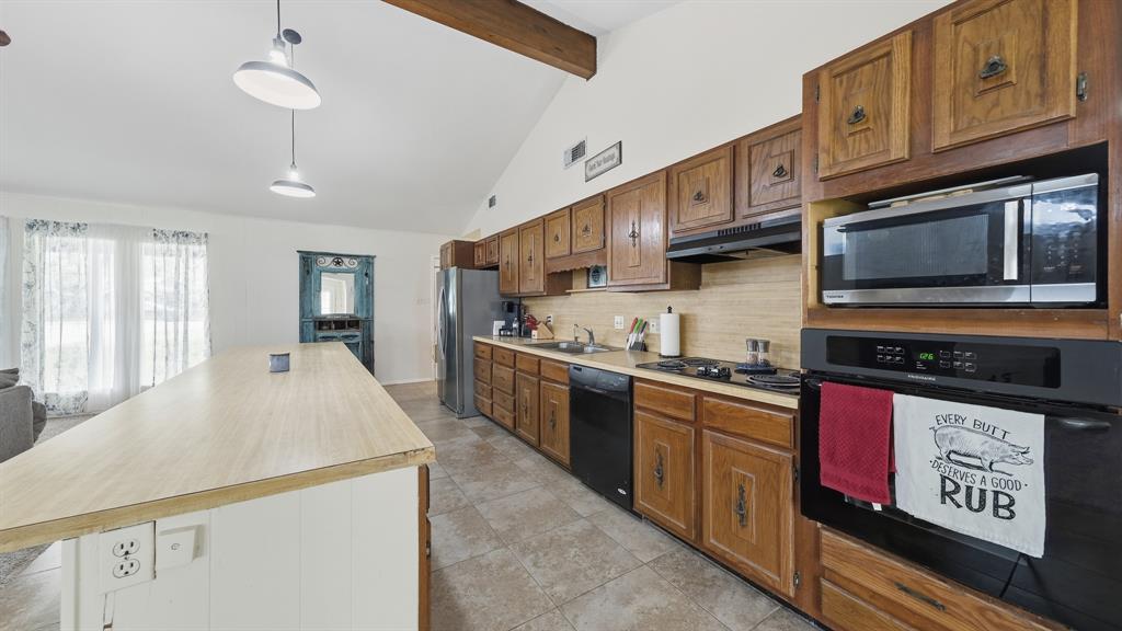 3904 Winding Way Property Photo 18