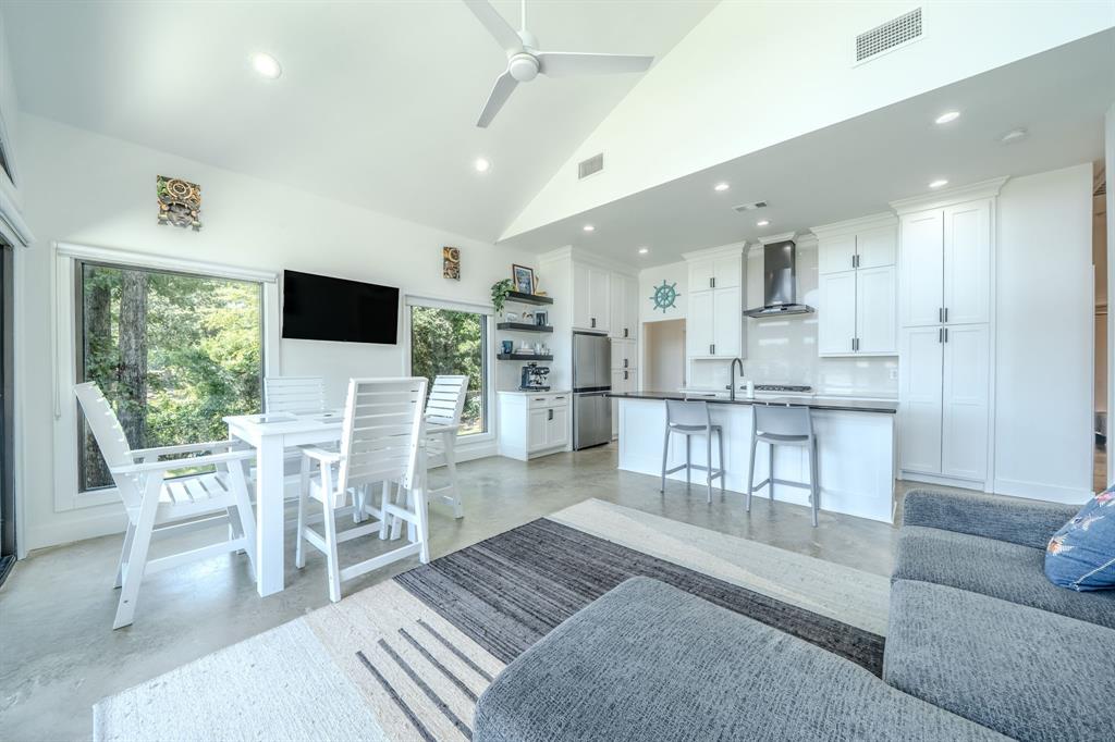 136 Deer Park Loop Property Photo 3