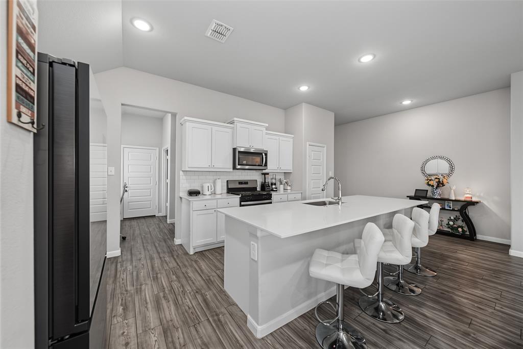 5320 Big Thicket Lane Property Photo 8