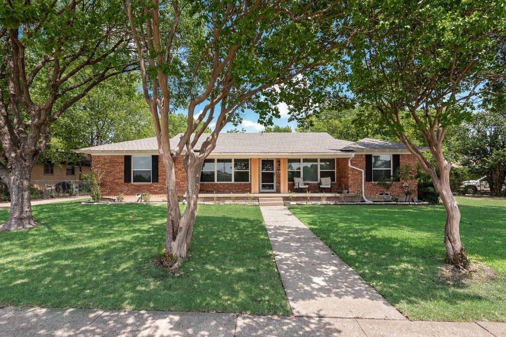 9506 Mercer Drive Property Photo 1