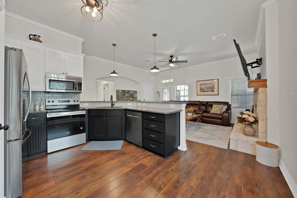 1216 N Elm Street Property Photo 4