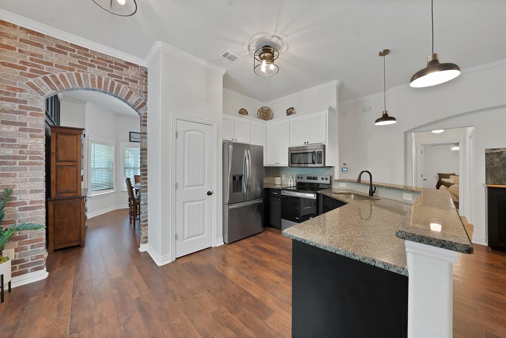 1216 N Elm Street Property Photo 5