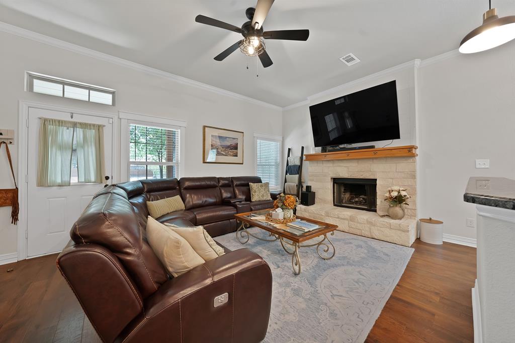 1216 N Elm Street Property Photo 6