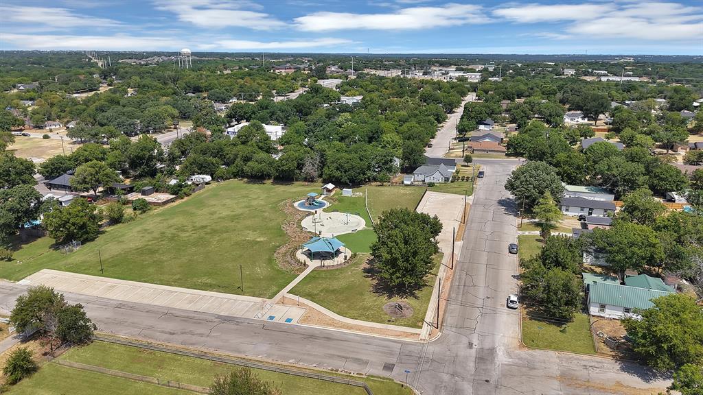 1216 N Elm Street Property Photo 25