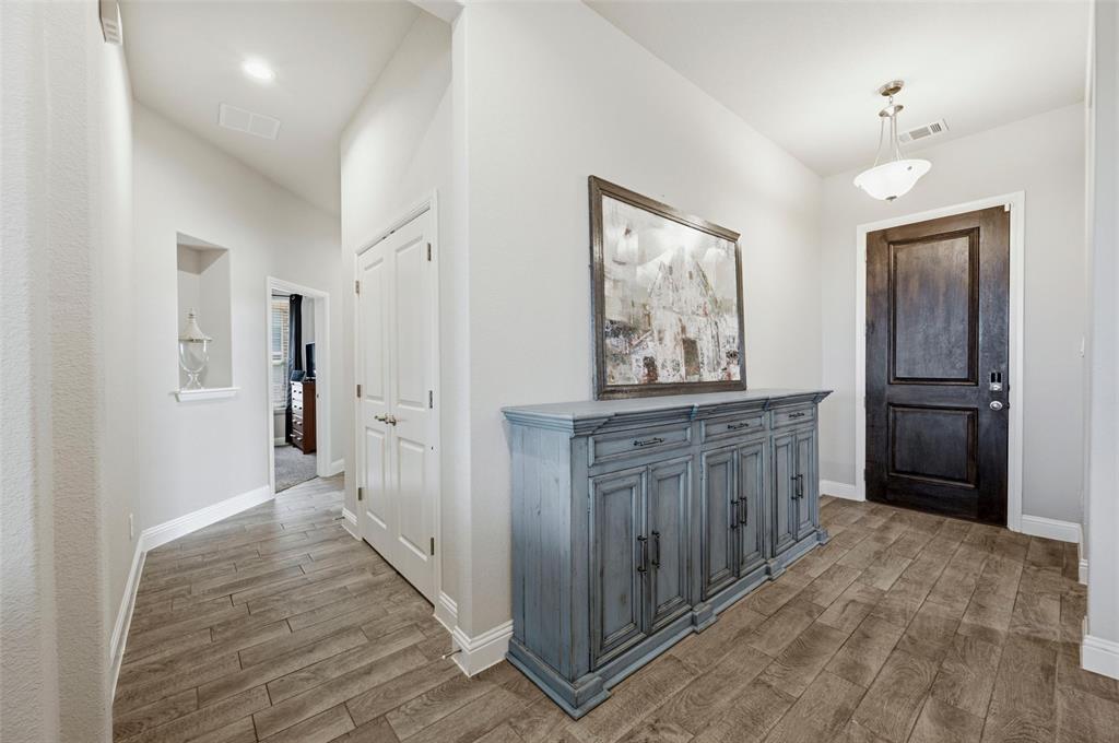 1303 Deer Hollow Drive Property Photo 8