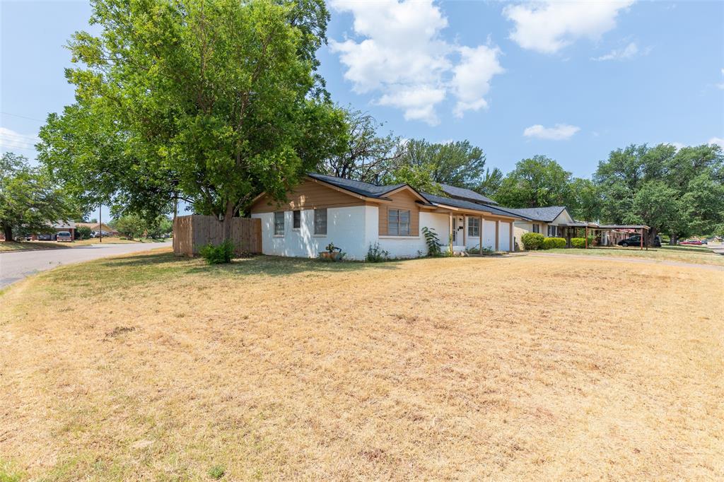 3901 Laurel Drive Property Photo 2